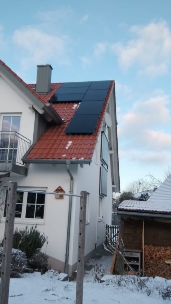 Photovoltaik und Solarthermie auf Hausdach